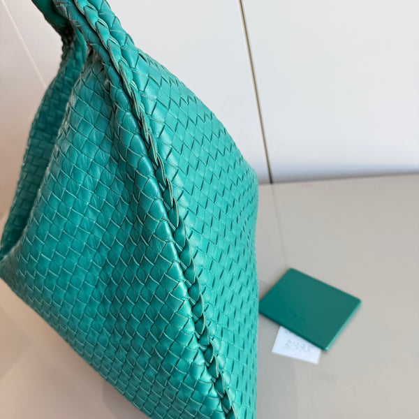 Bottega Veneta Veneta Hobo Maxi Green Intrecciato Leather Bag