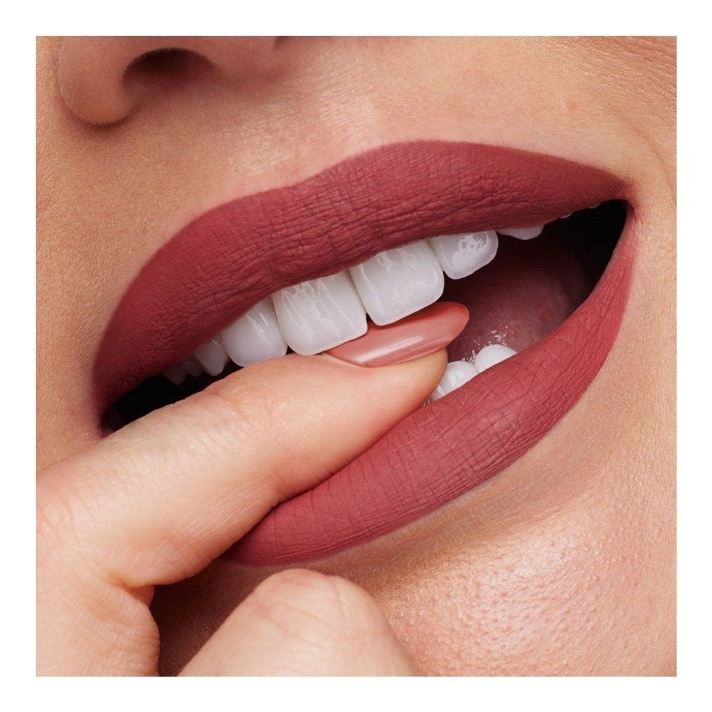 Huda Beauty, Liquid Matte Ultra-Comfort Transfer-Proof Lipstick, Retinoid, Anti Oxidants, Sulphate free, Paraben Free, Fragrance Free, Buy premium makeup products online in India at pure pearl beauty at 20-60% discount